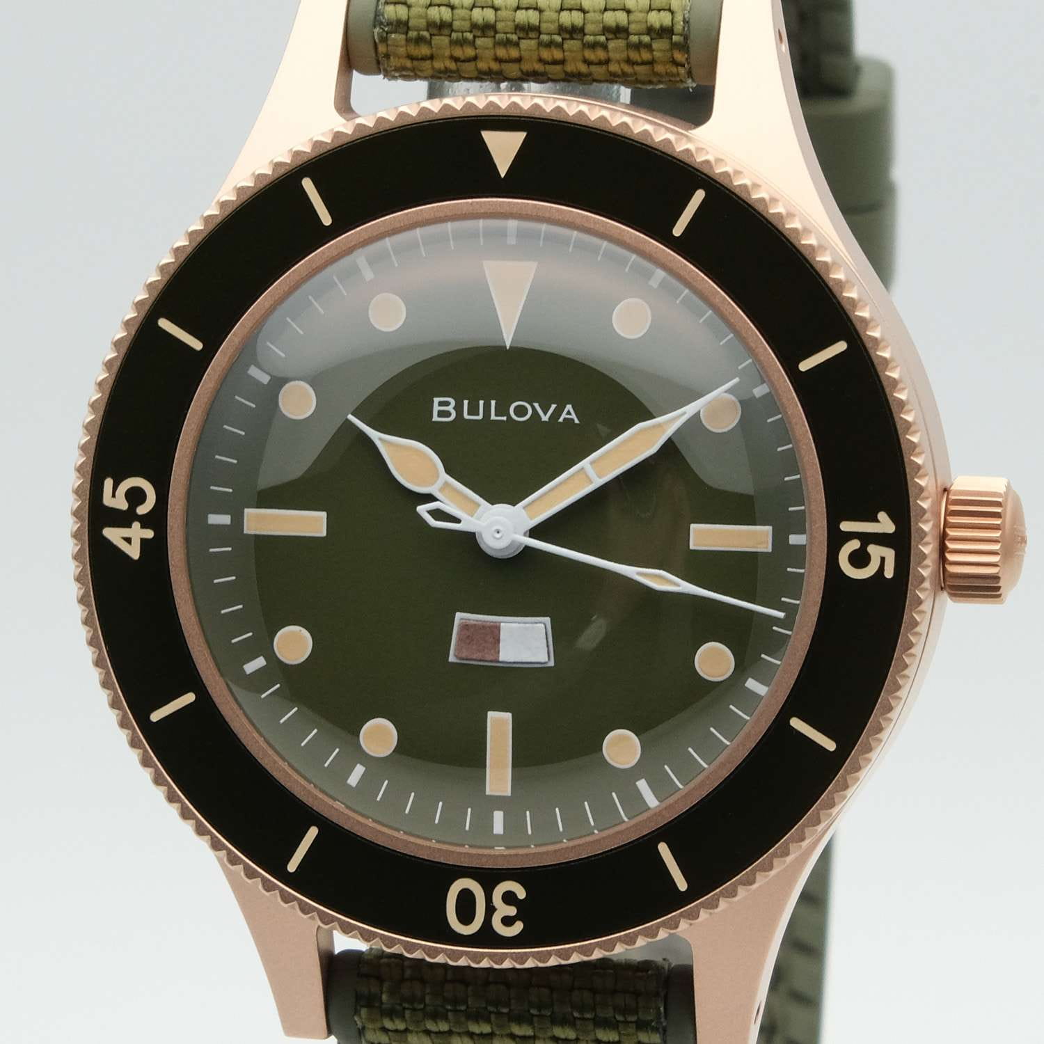 Bulova Bulova Mil-Ships 98A324,  сша мужские часы на браслете нейлон боковой вид