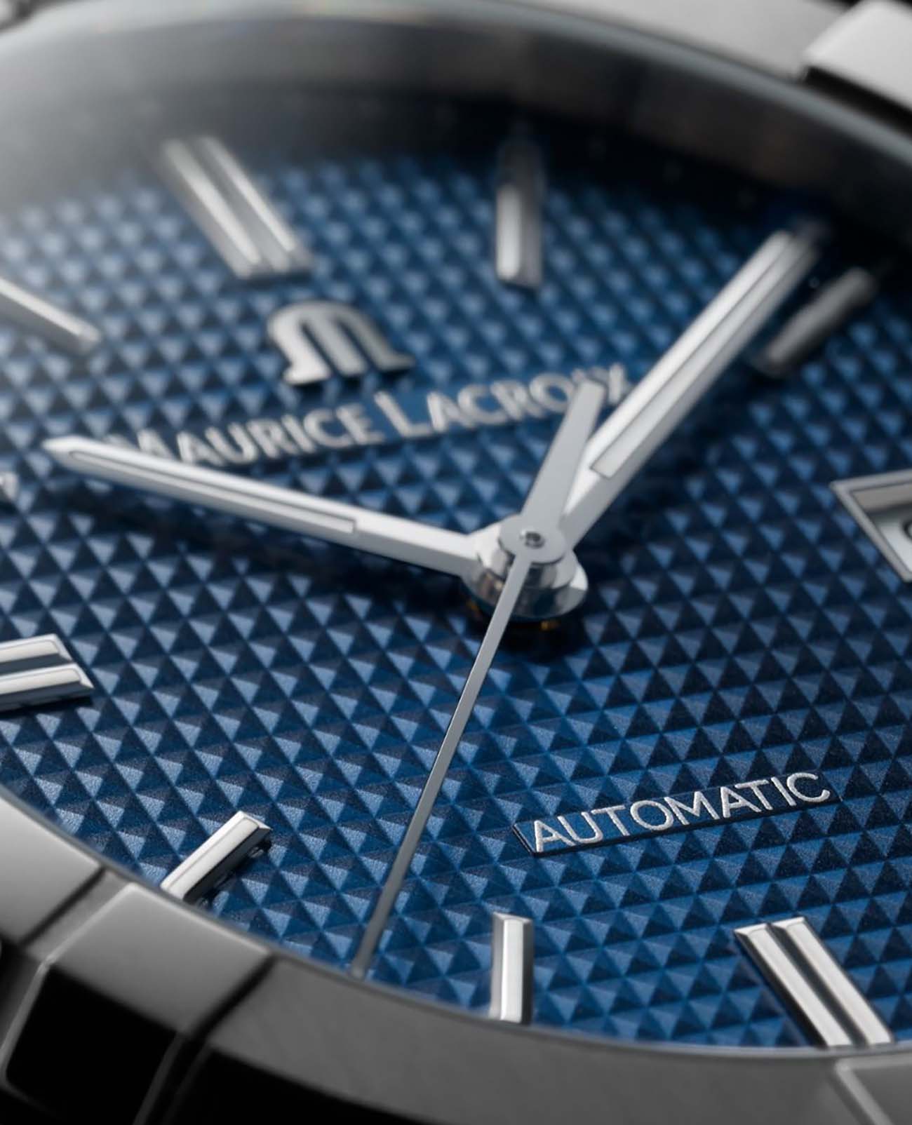 Maurice Lacroix AI6008-SS002-430-2 мужские часы застежка крупным планом