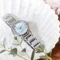 Citizen EM1100-84D женские часы застежка крупным планом