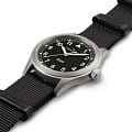 Hamilton Hamilton Khaki Field Quartz 38mm H69401430  наручные мужские часы фото под углом.
